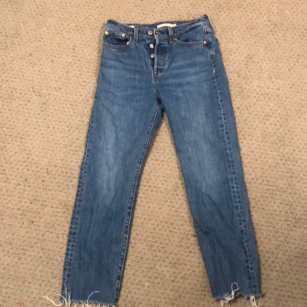 EUC Levi’s Wedgie straight medium wash jean